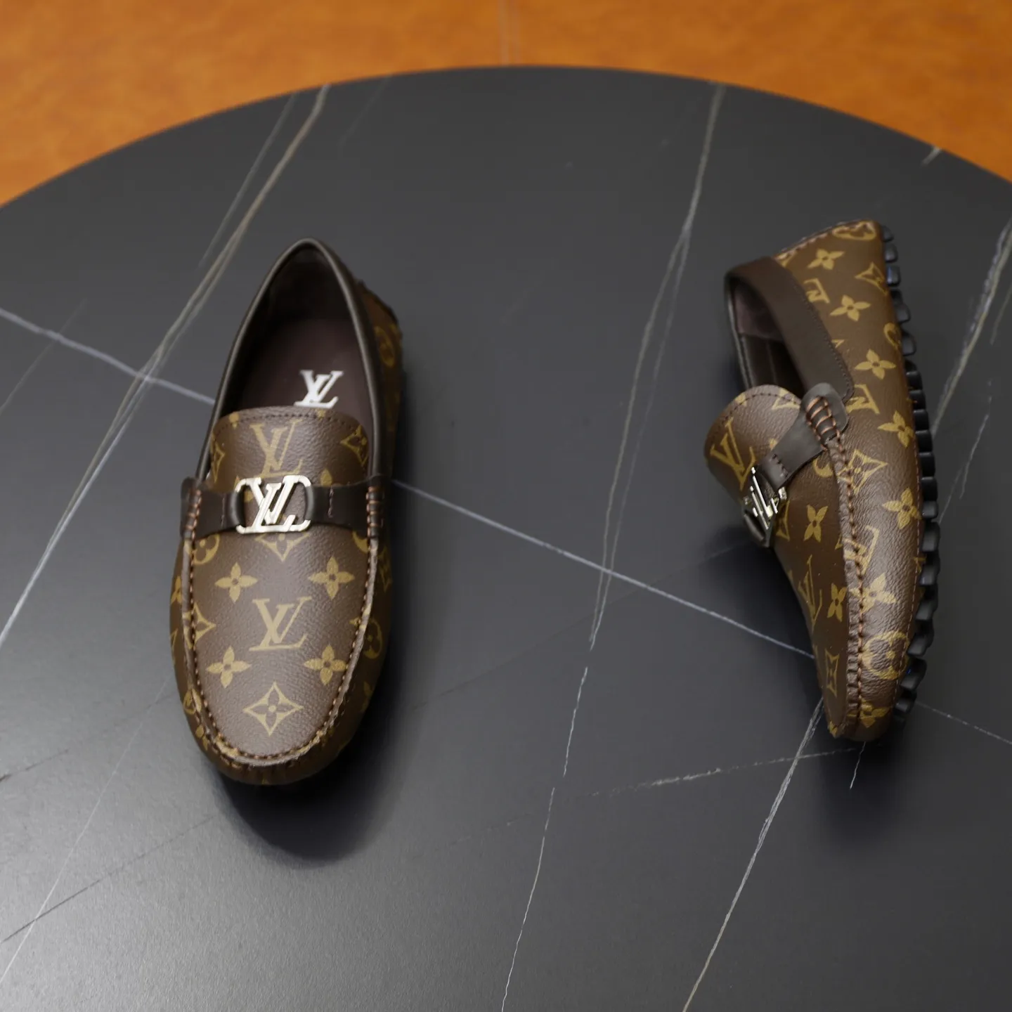 Ex-factory price: 480💰【LV】Louis Vuitton ⚠️High-end men’s driving and pedal series ⚠️38-44 (customized for 45) ⚠️All original cowhide leather! Thick and soft! Made entirely of calfskin lining! The latest non-slip beanie sole! Three-dimensional package technology! Fashionable and classic! Handicrafts! Original high quality! Feel free to compare!